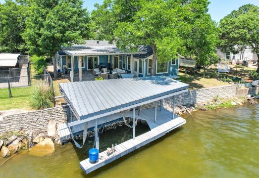 Waterfront Home Near Historic Granbury - R 960 660 R5 D 
