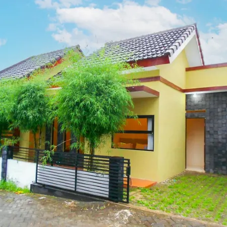 Villa Batu 2 Kamar 5 Dekat Museum Angkut