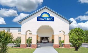 Days Inn by Wyndham Lincoln