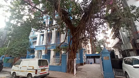 Bentleys Hotel Отели рядом с достопримечательностью «Keneseth Eliyahoo Synagogue»