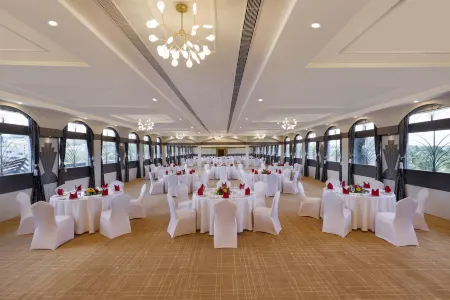 Lemon Tree Hotel, Hubli Отели в г. Дхарвад