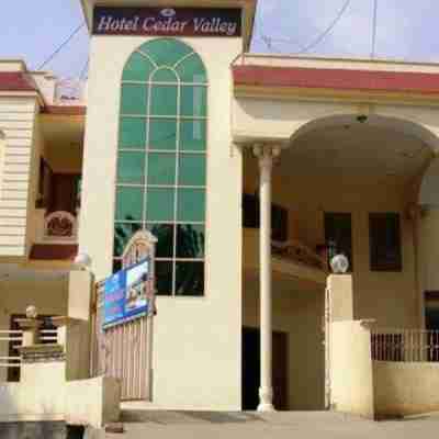 Hotel Cedar Valley Hotel Exterior