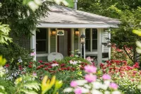 Hidden Garden Cottages & Suites Hotels near Knickerbocker Theatre