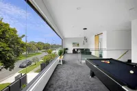 Luxico Urban Hideaway (Pet Friendly) Hotels near Valentino Gold Coast David Jones