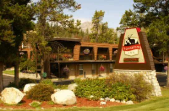 Tonquin Inn Отели в г. 