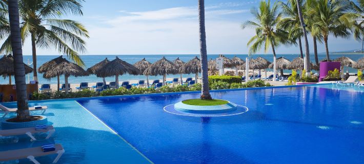Crown Paradise Club All Inclusive โรงแรมในเปอร์โตวัลลาร์ตา