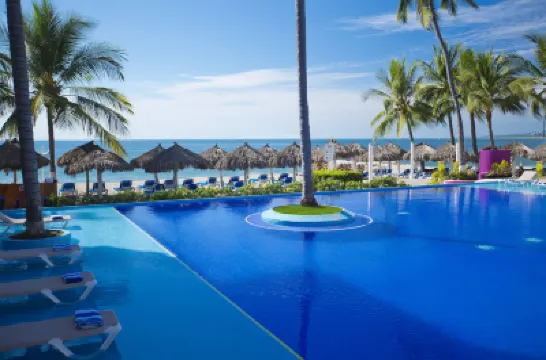 Crown Paradise Club All Inclusive Hotels in Zona Hotelera Norte