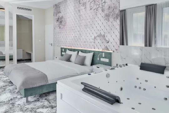 Tulip Inn Zyrardow Отели в г. Жирардув