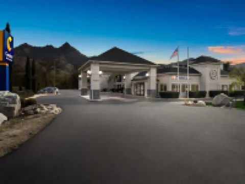 紅杉國王峽谷舒適套房酒店 圖萊里縣酒店