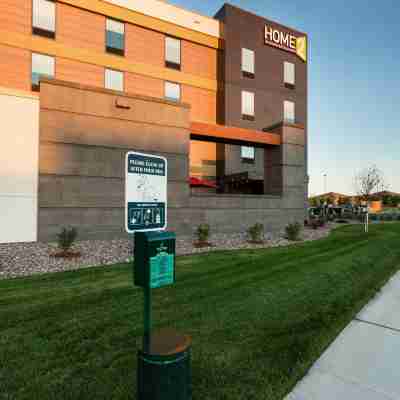 Home2 Suites by Hilton Fargo Hotel Exterior