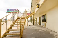 OYO Garden Inn and Suites Pearsall I-35 East