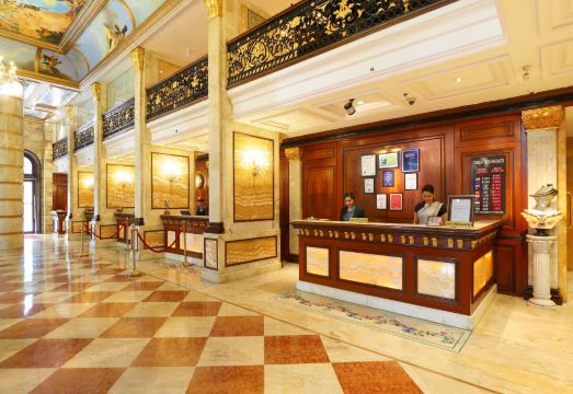 호텔 더 로얄 플라자