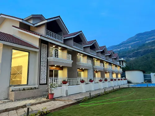 The Grand Leela Resort Hôtels à : Khopoli