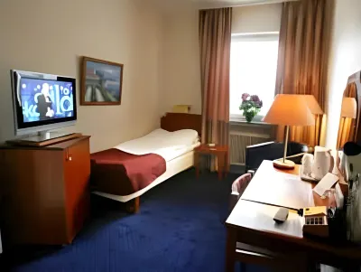 Hotell Drott Hotels near Hunkemöller