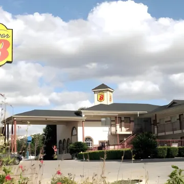 Hill Country Inn & Suites - New Braunfels / Gruene