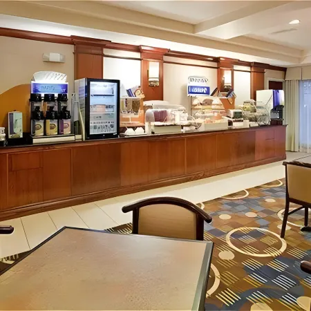 Holiday Inn Express & Suites Lawrence by IHG