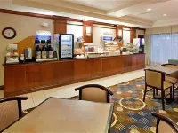 Holiday Inn Express & Suites Lawrence by IHG - Desayuno