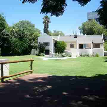 Moonriver Guesthouse Hotel Exterior