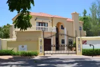 The Capital Guest House - parking