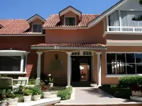 Casa Bonita Hotel & Cocina