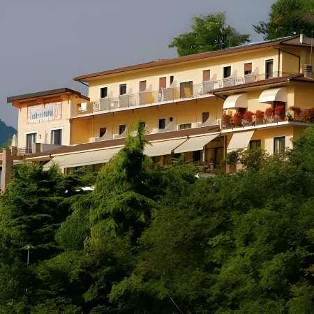 Village Hotel Lucia