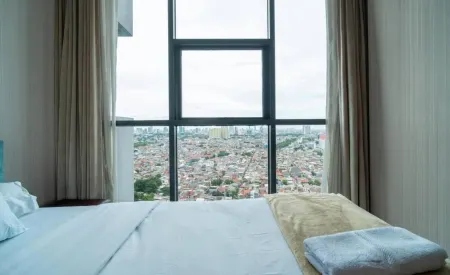 Luxury & Bright 2Br Chianti Tower Mall Access Отели рядом с достопримечательностью «Sampoerna Strategic Square»