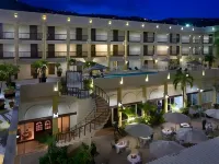 Windward Passage Hotel Отели в г. 