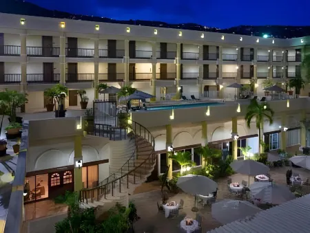 Windward Passage Hotel Отели рядом с достопримечательностью «Форт Крисчен»