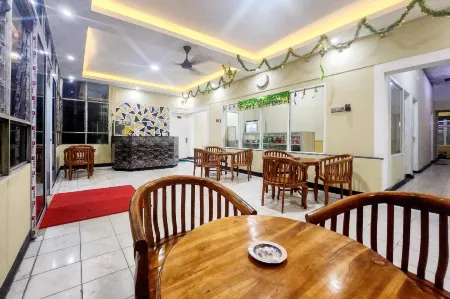 RedDoorz Near Pelabuhan Sri Bintan Pura Tanjungpinang Отели в г. Tanjung Pinang Kota