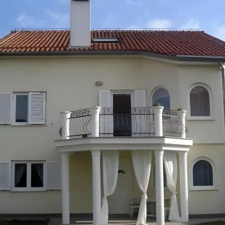Villa Mandolina Apartments