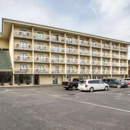 Comfort Inn & Suites at Dollywood Lane