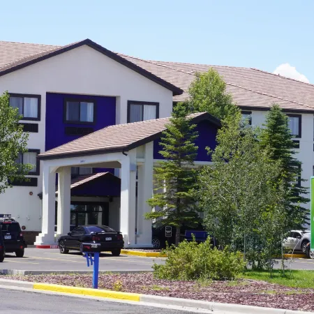 Holiday Inn Express & Suites ALAMOSA by IHG
