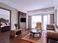 Grand Mercure Yogyakarta Adi Sucipto Hotel dekat Sahid J-Walk
