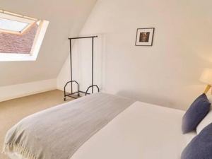 Host & Stay - Queen's Corner