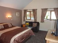 Old Oak Tree Hotels in Pickhill with Roxby
