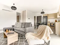 Sanders Only - Cute 2-Bdr Apt with Balcony Hotels in Agios Athanasios