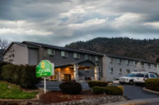 La Quinta Inn & Suites by Wyndham Grants Pass