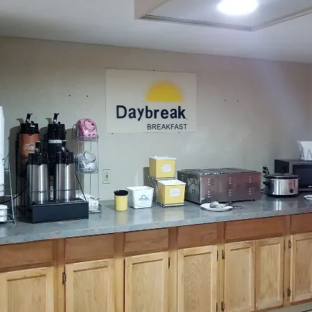 Days Inn by Wyndham West Memphis