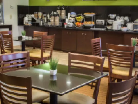 Sleep Inn & Suites Harbour Pointe Hotels in Brandermill