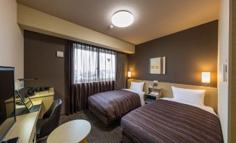 3. Hotel R..