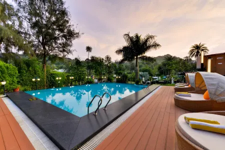 Chacha Inn the Garden Retreat Отели рядом с достопримечательностью «Пандав Бгаван Комплекс»