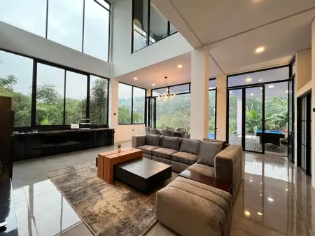 Villa Amethyst Dago Pakar M-08 5Br with Private Pool (Family Only) Отели рядом с достопримечательностью «Wot Batu»