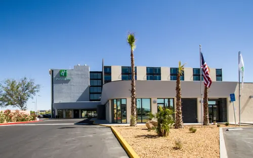 Holiday Inn VICTORVILLE by IHG - parking