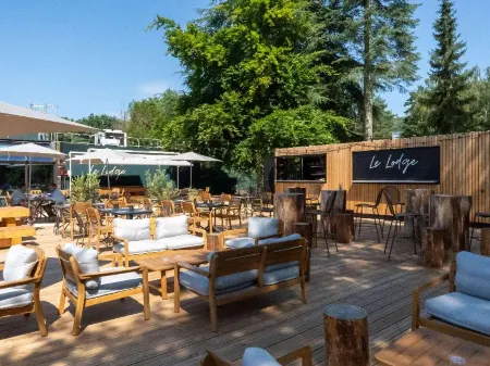 Novotel Rouen Sud Zenith Parc Expo Отели в г. Клеон