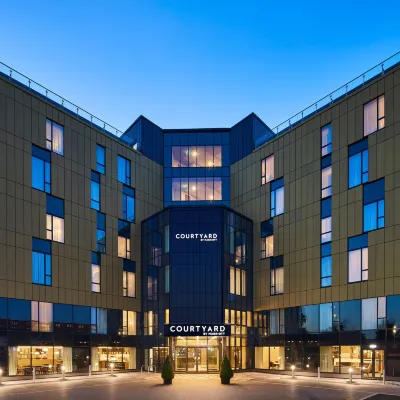 Courtyard by Marriott London Heathrow Airport Отели рядом с достопримечательностью «Терминал 2 аэропорта Хитроу»