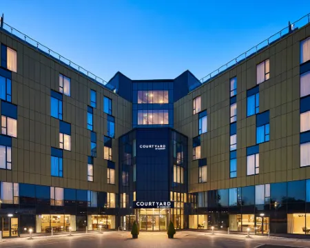 Courtyard London Heathrow Airport Hotels in Hillingdon