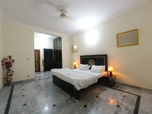 Cozy Guest Room in Rawalpindi - Shared Facilities & Free WiFi