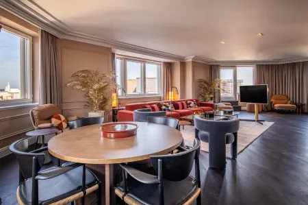 Hilton Brussels Grand Place Отели рядом с достопримечательностью «Musee Wiertz»