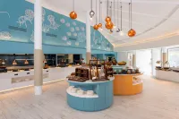 Centara Mirage Lagoon Maldives Hotel a Kodhipparu