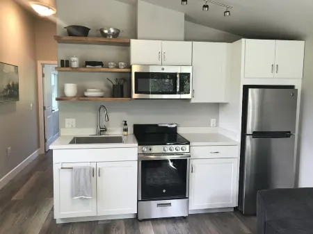 Cozy 1 bedroom with beautiful Alaskan views Отели рядом с достопримечательностью «Зоопарк Аляска»